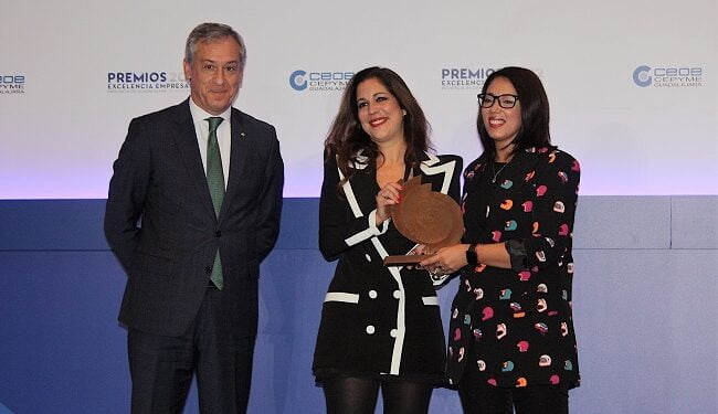 Eurocaja Rural entrega el premio 'Establecimiento Comercial' en los galardones 'Excelencia Empresarial 2022' de CEOE-Cepyme Guadalajara 1 Eurocaja Rural entrega el premio 'Establecimiento Comercial' en los galardones 'Excelencia Empresarial 2022' de CEOE-Cepyme Guadalajara