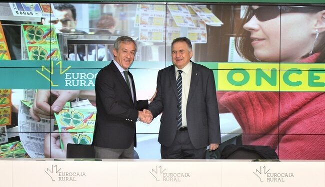 Eurocaja Rural firma un convenio con la ONCE para facilitar la operativa de los vendedores en la región 1 Eurocaja Rural firma un convenio con la ONCE para facilitar la operativa de los vendedores en la región