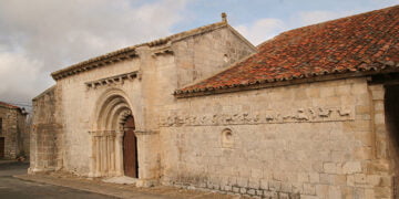 Un total de 80 personas conocen el románico gracias a la iglesia de San Bartolomé y la capilla aneja de San Galindo en Campisábalos