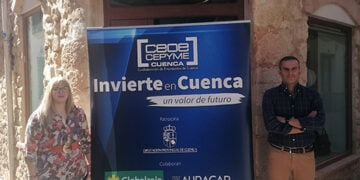 Invierte en Cuenca visita Zaniah, moda y complementos, que enriquece el sector comercial en San Clemente