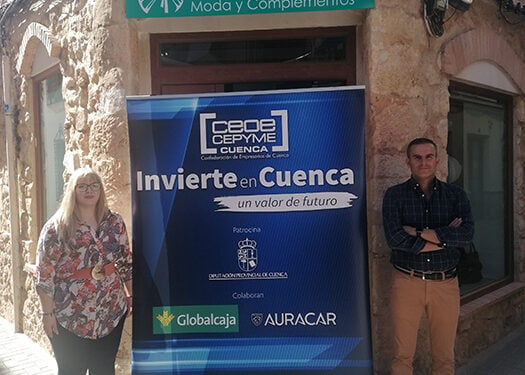 Invierte en Cuenca visita Zaniah, moda y complementos, que enriquece el sector comercial en San Clemente