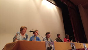 Javier Cercas presenta el último libro de su trilogía en Iniesta delante de 180 personas gracias al programa Los libros viajan por la provincia