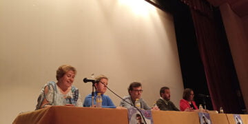 Javier Cercas presenta el último libro de su trilogía en Iniesta delante de 180 personas gracias al programa Los libros viajan por la provincia