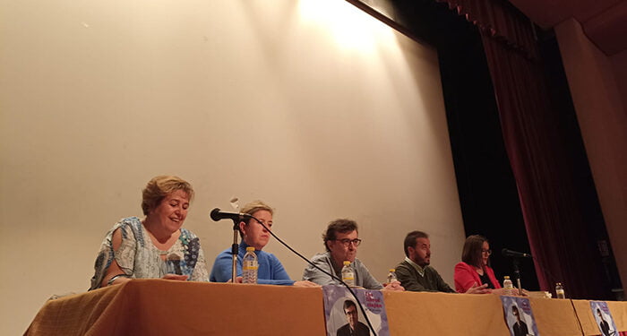 Javier Cercas presenta el último libro de su trilogía en Iniesta delante de 180 personas gracias al programa Los libros viajan por la provincia