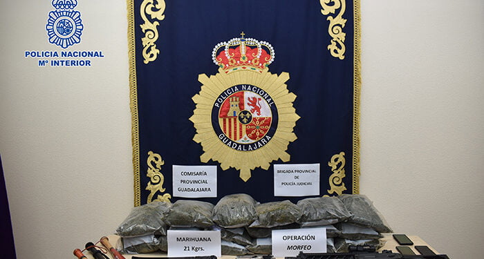 La Policía Nacional interviene en Guadalajara 21 kilogramos de cogollos de marihuana y numerosas armas simuladas