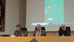 La UCLM reúne en Cuenca al escritor Joaquín Araújo, al profesor José Manuel Moreno y a la responsable de Greenpeace España para abordar el cambio climático