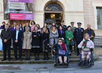Los jardines del Palacio Provincial muestran la unidad institucional y social de Cuenca frente a la Violencia de Género
