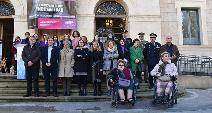 Los jardines del Palacio Provincial muestran la unidad institucional y social de Cuenca frente a la Violencia de Género