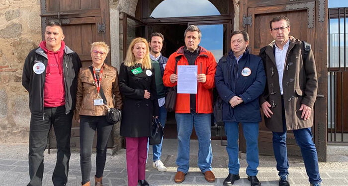 Los siete sindicatos con representación en la Mesa Sectorial entregan más de 21.000 firmas para reanudar la Carrera Profesional del SESCAM 1 Los siete sindicatos con representación en la Mesa Sectorial entregan más de 21.000 firmas para reanudar la Carrera Profesional del SESCAM