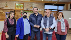 Maxim Huerta presenta en Minglanilla su libro Adiós, pequeño dentro del programa Los libros viajan por la provincia de la Diputación