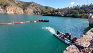 Naturgy y la UME realizan un ejercicio conjunto de emergencia ambiental en el embalse de Bolarque