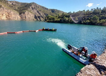 Naturgy y la UME realizan un ejercicio conjunto de emergencia ambiental en el embalse de Bolarque