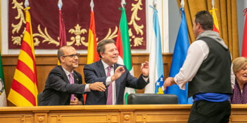 Page anuncia una “ayuda especial” para las comunidades originarias y casas regionales con motivo del 40 aniversario del Estatuto de Autonomía