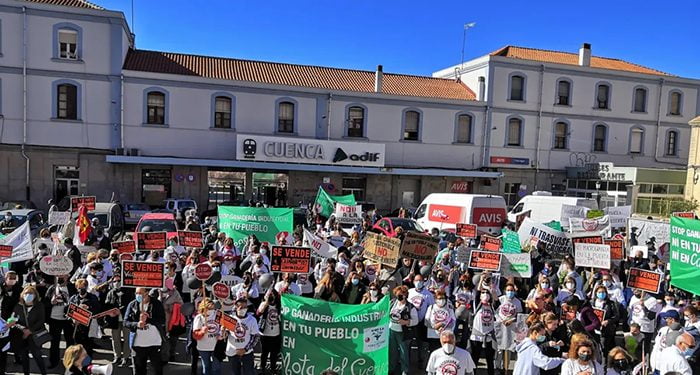 Pueblos Vivos Cuenca convoca una manifestación para denunciar que la moratoria a las macrogranjas porcinas no ha servido para nada