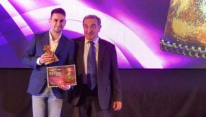 Salinas recoge en Toledo el Premio Menina 2022, y lo dedica «a las mujeres y hombres de Cabanillas que trabajan por la Igualdad»