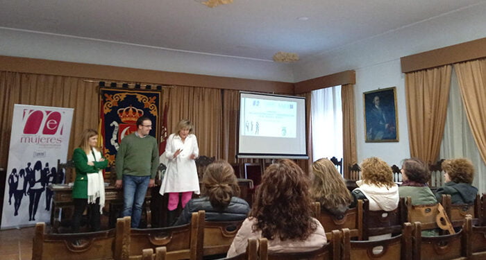 Una decena de personas conocen en Huete las medidas del Gobierno regional para el emprendimiento femenino 1 Una decena de personas conocen en Huete las medidas del Gobierno regional para el emprendimiento femenino