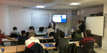 Unas veinte personas asisten a la jornada ‘Construyendo empleo’ organizada por APYMEC