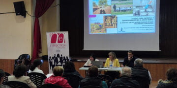 Unas veinte personas participan en Mira en la jornada sobre mujer empresaria y emprendedora