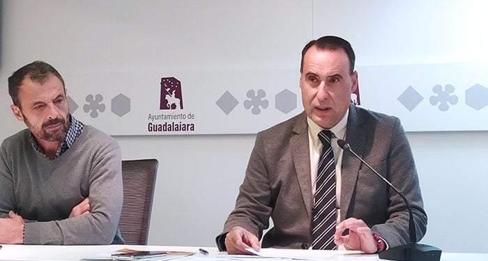 VOX enmienda la totalidad del presupuesto en Guadalajara al entender que “Rojo ha puesto en marcha la trituradora del dinero pensando en las elecciones” 1 VOX enmienda la totalidad del presupuesto en Guadalajara al entender que “Rojo ha puesto en marcha la trituradora del dinero pensando en las elecciones”