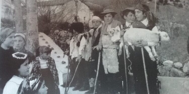 Así se armó el Belén, en Vega del Codorno, en el año 1986