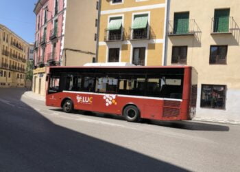 El Ayuntamiento de Cuenca recupera la bonificación del 50 por ciento de los abonos de autobús urbano para todo 2025