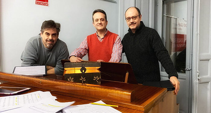 Desbordadas las solicitudes de entradas para el estreno de la Caja de Luz 1 Carlos Lozano, Manuel Millán y Gustavo Villalba.