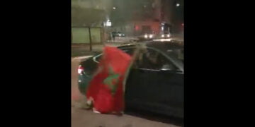 Decenas de aficionados marroquíes celebran en Guadalajara la victoria de su selección