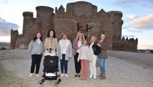 Diferentes generaciones de mujeres de Belmonte protagonistas de la felicitación de navidad de la Delegación de la Junta en Cuenca