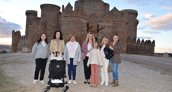 Diferentes generaciones de mujeres de Belmonte protagonistas de la felicitación de navidad de la Delegación de la Junta en Cuenca