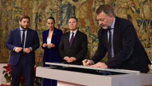 Dolz y Page firman el convenio de colaboración para la mejora de la accesibilidad del barrio de Las Cañadillas