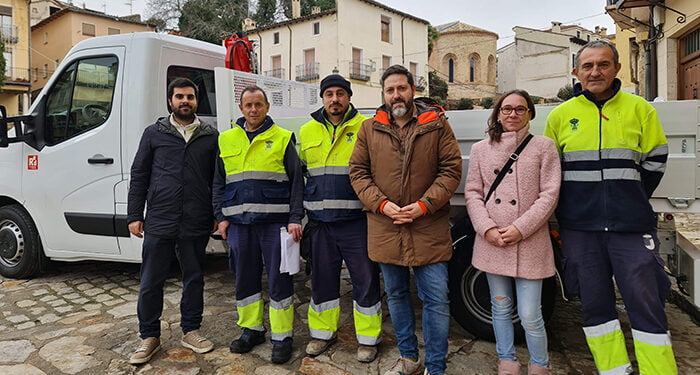 El Ayuntamiento de Brihuega adquiere un nuevo vehículo con volquete y grúa para la mejora de sus servicios municipales 1 El Ayuntamiento de Brihuega adquiere un nuevo vehículo con volquete y grúa para la mejora de sus servicios municipales