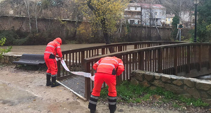El Ayuntamiento de Cuenca cierra los accesos a los ríos Júcar y Huécar por precaución ante el incremento del caudal
