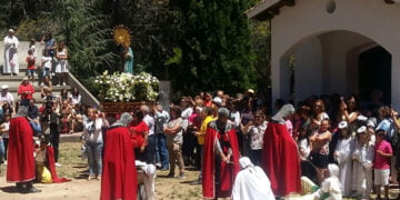 El Ayuntamiento de Tinajas apuesta por conservar y promocionar la representación de Moros y Cristianos