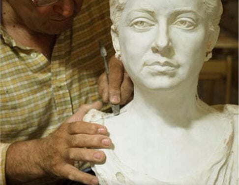 El escultor conquense Julio Abad Saiz expone en el Centro Cultural Aguirre dentro del proyecto días de ARTE conquense