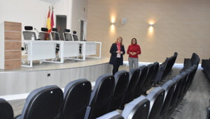 El Gobierno regional invierte alrededor de 80.000 euros en la mejora y acondicionamiento del salón de actos de la Delegación Provincial de Educación, Cultura y Deportes