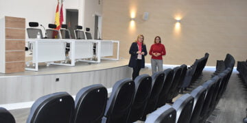 El Gobierno regional invierte alrededor de 80.000 euros en la mejora y acondicionamiento del salón de actos de la Delegación Provincial de Educación, Cultura y Deportes