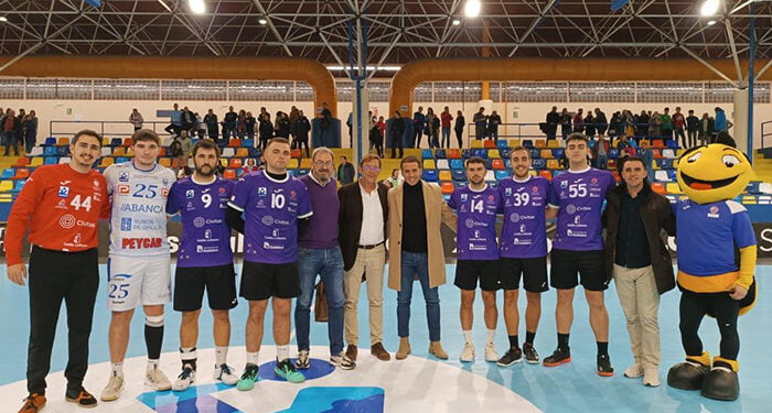 El Gobierno regional muestra su apoyo al BM Guadalajara en su lucha por la permanencia en la máxima categoría del balonmano nacional