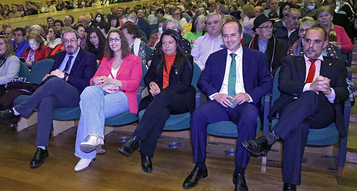 El Gobierno regional reivindica el disfrute del ocio y la cultura de las personas mayores en el concierto de Mocedades en Guadalajara 1 El Gobierno regional reivindica el disfrute del ocio y la cultura de las personas mayores en el concierto de Mocedades en Guadalajara