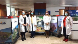 El Hospital de Guadalajara estrena carros para el transporte de comida que muestran rincones de la provincia o alegres dibujos para la planta de Pediatría