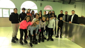 En marcha la pista de hielo navideña en el recinto de La Hípica, que se complementará con un rocódromo y una escuela de conductores