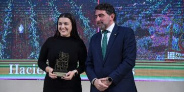 Eurocaja Rural entrega el galardón por la investigación para la mejora del sector agroalimentario en los 'Premios al Mérito Empresarial FECIR 2022'