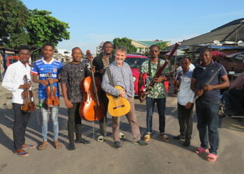 Guitarra española de origen conquense y Zarzuela como mensaje de paz en un Congo en guerra