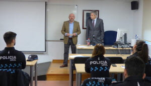 Integrantes de cuerpos de Policía Local de la región se forman en intervención policial en violencia de género