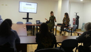 La Asociación de Comercio de Cuenca traslada a sus empresas las claves para tener un buen escaparate en Navidad