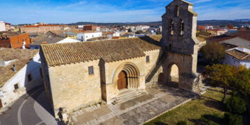 La Fundación Antonio Pérez y la iglesia románica de Arcas son las imágenes de los calendarios de Diputación en 2023