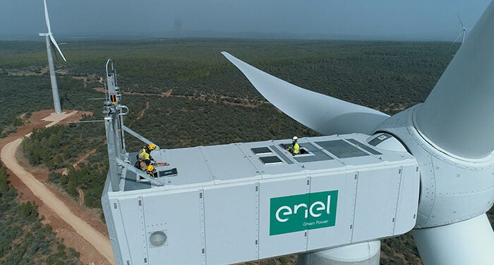 Las primeras plantas eólicas de Endesa en Campillo de Altobuey empiezan a producir energía limpia