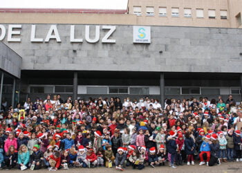 Los niños del Colegio “Fuente del Oro” de Cuenca vuelven al Hospital para felicitar la Navidad a todos los profesionales del “Virgen de la Luz”