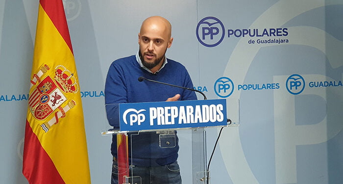 Mane Corral: “Pediremos la paralización de la cesión o venta de la parcela para un centro de refugiados que no cuenta con consenso político ni social en Azuqueca” 1 Mane Corral “Pediremos la paralización de la cesión o venta de la parcela para un centro de refugiados que no cuenta con consenso político ni social en Azuqueca”