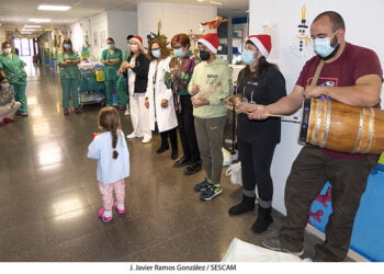 Miembros de la Asociación ‘La Tradición Oral’ visitan el Hospital Universitario de Guadalajara