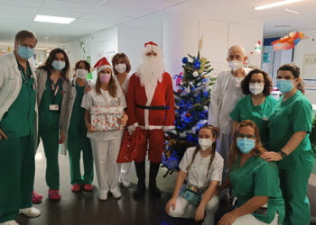 Papa Noel visita el Hospital de Guadalajara para ver a los pequeños y recoger sus deseos Papa Noel visita el Hospital de Guadalajara para ver a los pequeños y recoger sus deseos